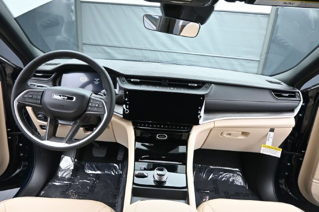 New 2027 Jeep Grand Cherokee Limited AWD/4WD image 10