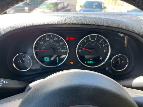 Used 2014 Jeep Wrangler Unlimited Rubicon w/ Connectivity Group AWD/4WD image 13
