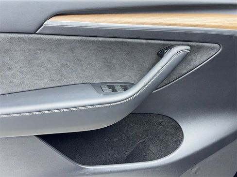 Used 2023 Tesla Model Y 2WD image 41