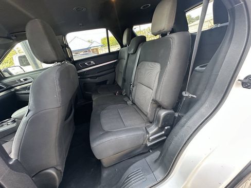 Used 2018 Ford Explorer XLT w/ Equipment Group 201A AWD/4WD image 17