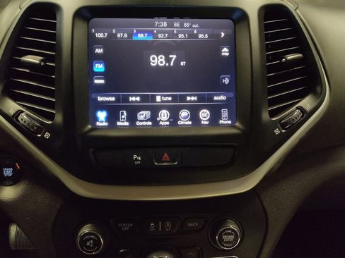 Used 2017 Jeep Cherokee Overland w/ Heavy Duty Protection Group AWD/4WD image 25