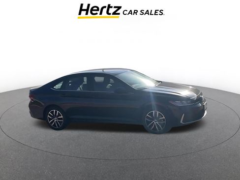 Used 2025 Volkswagen Jetta SE image 1