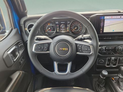 Used 2025 Jeep Wrangler Unlimited Sahara AWD/4WD image 12