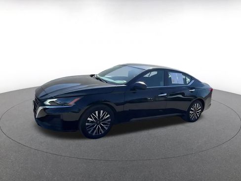 Used 2025 Nissan Altima 2.5 SV image 8