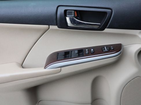 Used 2012 Toyota Camry XLE image 12