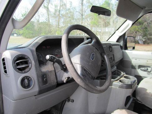 Used 2014 Ford E-250 and Econoline 250 w/ Power Group image 12