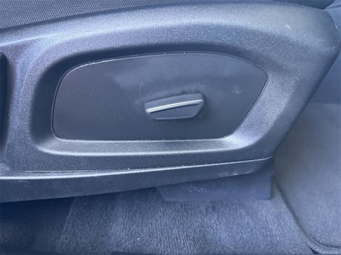 Used 2024 Ford Explorer XLT image 39