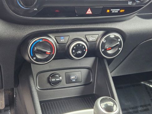 Used 2021 Hyundai Venue SE image 24