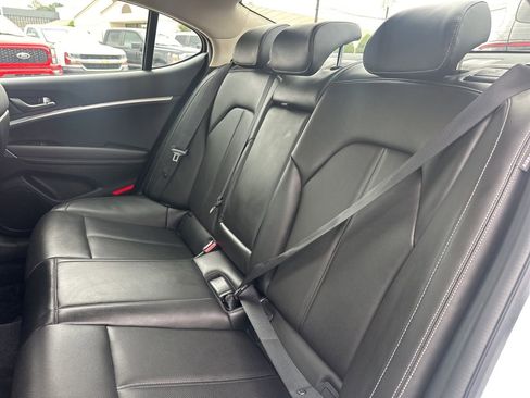 Used 2025 Genesis G70 2.5T image 12