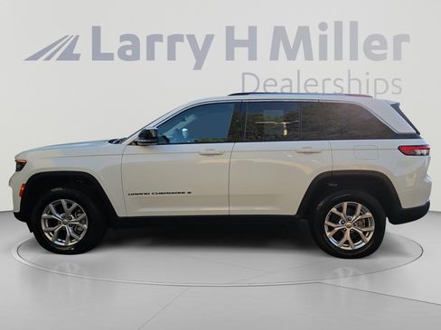 Used 2024 Jeep Grand Cherokee Limited w/ Luxury Tech Group II AWD/4WD image 2