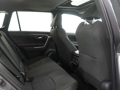 Used 2022 Toyota RAV4 SE w/ Convenience Package image 14