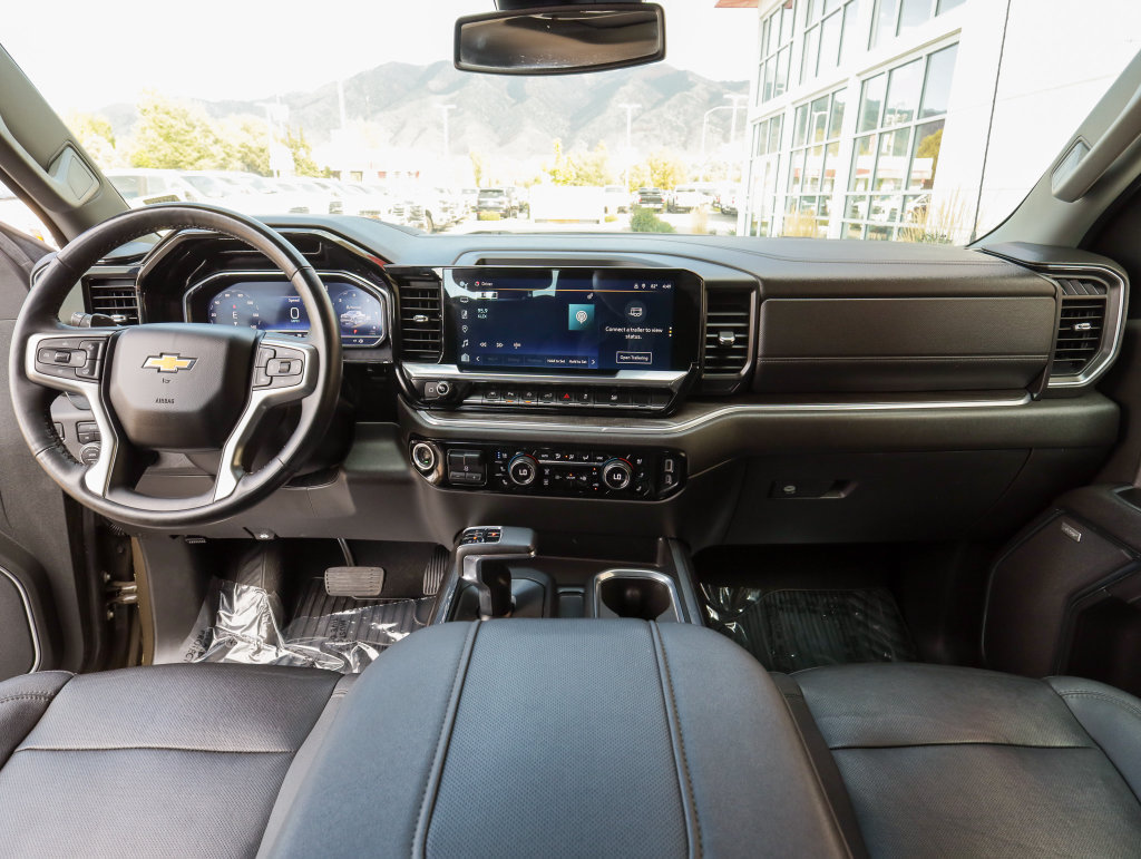 Used 2023 Chevrolet Silverado 1500 LTZ w/ LTZ Premium Package AWD/4WD image 17