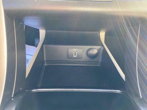 Used 2018 Ford Fusion SE w/ Fusion SE Technology Package image 24