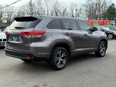 Used 2018 Toyota Highlander LE image 13