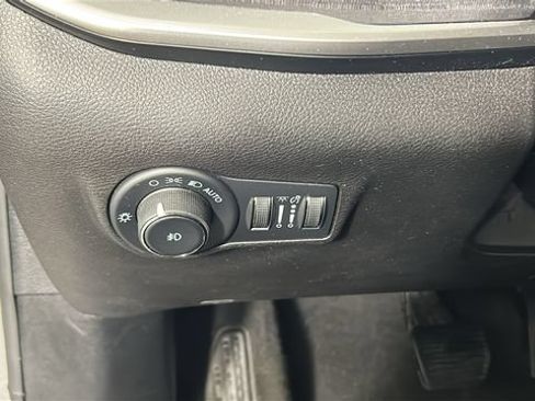 Used 2023 Jeep Compass Latitude w/ Sun and Sound Group AWD/4WD image 19
