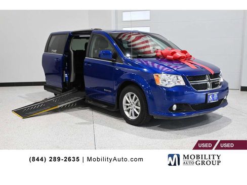 Used 2020 Dodge Grand Caravan SXT FWD image 1