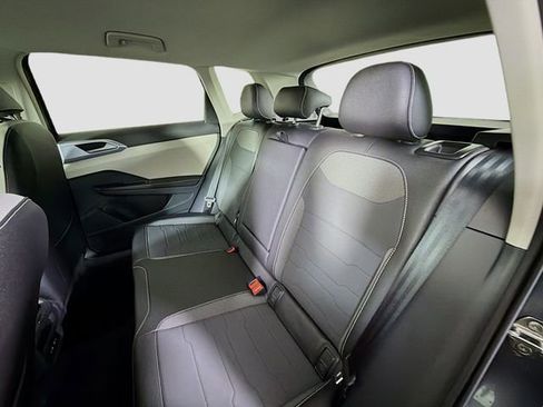 New 2026 Volkswagen Taos SE FWD image 21