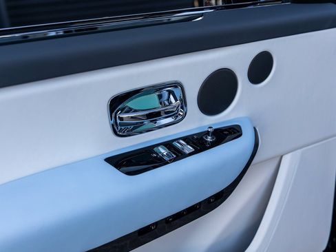 Used 2025 Rolls-Royce Cullinan image 28