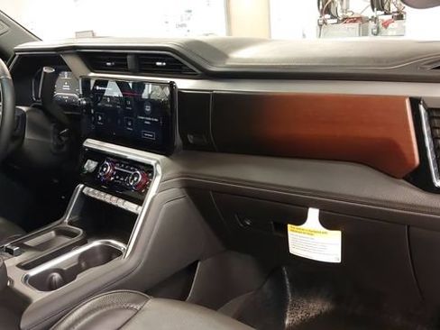 Used 2025 GMC Sierra 3500 Denali w/ Technology Package AWD/4WD image 37