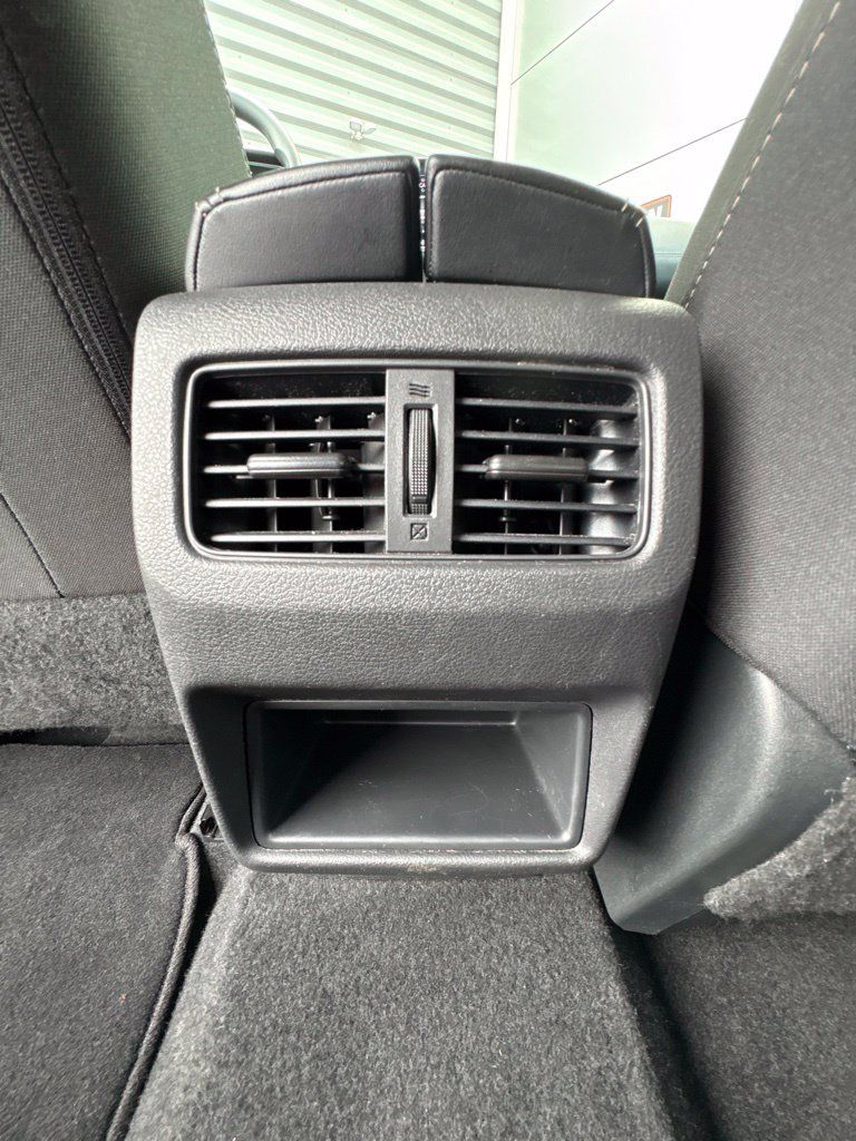 Used 2024 Nissan Rogue S FWD image 28