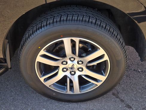 Used 2024 Ford Expedition Limited image 10