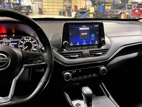 Used 2022 Nissan Altima 2.5 SR w/ Midnight Edition Package image 6