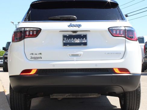 Used 2025 Jeep Compass Limited AWD/4WD image 18