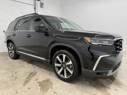 Certified 2025 Honda Pilot Elite image 3