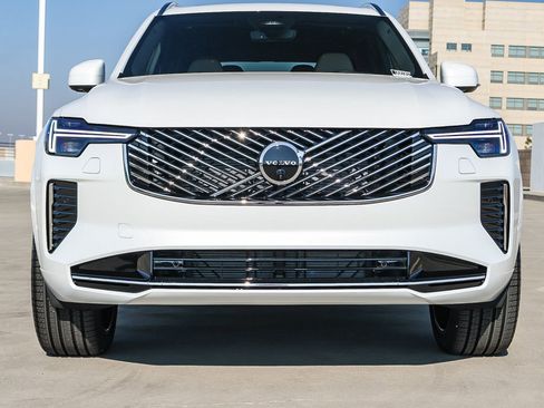 New 2026 Volvo XC90 B6 Ultra image 2