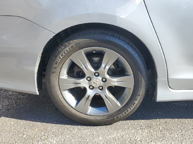 Used 2015 Toyota Sienna SE FWD image 5