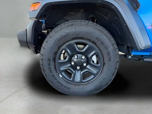 Used 2025 Jeep Wrangler Sport AWD/4WD image 12
