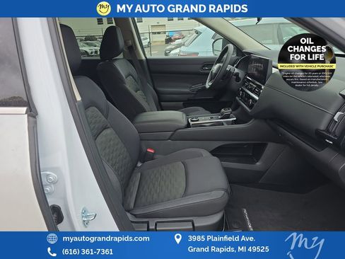 Used 2026 Nissan Pathfinder SV AWD/4WD image 21