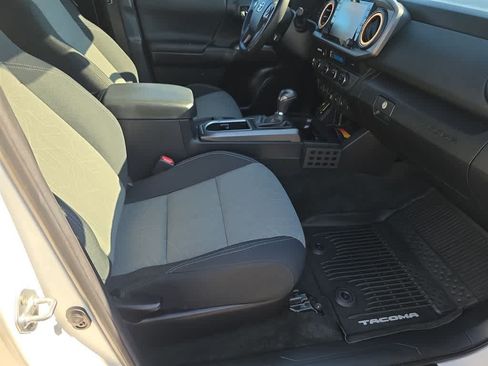 Used 2023 Toyota Tacoma TRD Off-Road w/ Technology Package AWD/4WD image 12