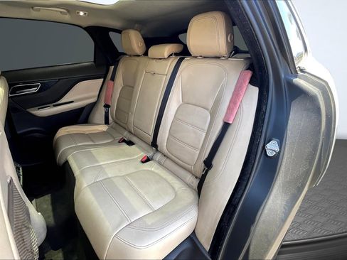 Used 2018 Jaguar F-PACE Prestige image 26