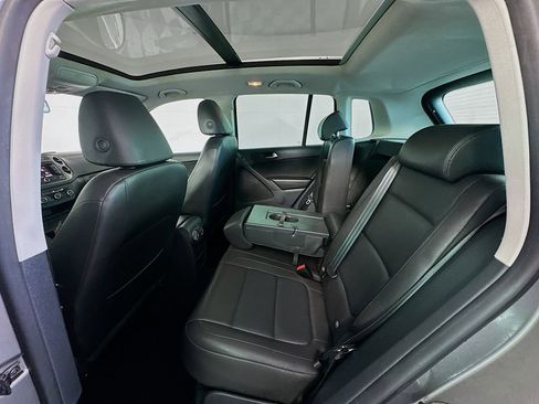 Used 2011 Volkswagen Tiguan SE image 21