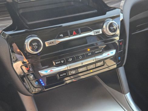 Used 2024 Ford Explorer Limited image 19