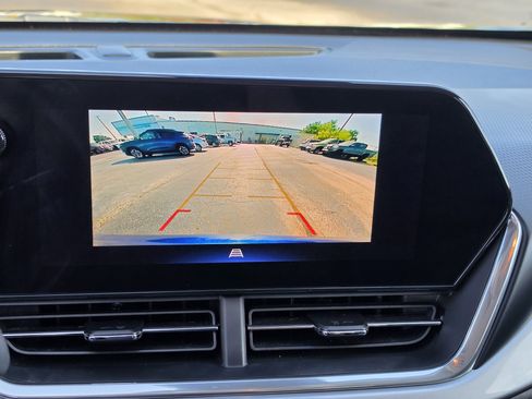 Used 2024 Chevrolet Trax LT w/ Sunroof Package FWD image 23