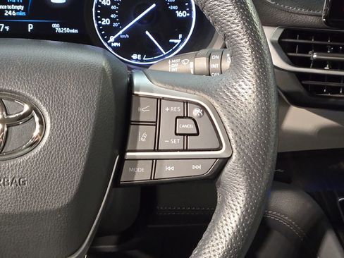 Used 2022 Toyota Sienna Limited FWD image 29
