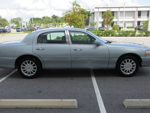 Used 2007 Lincoln Town Car Signature RWD image 6