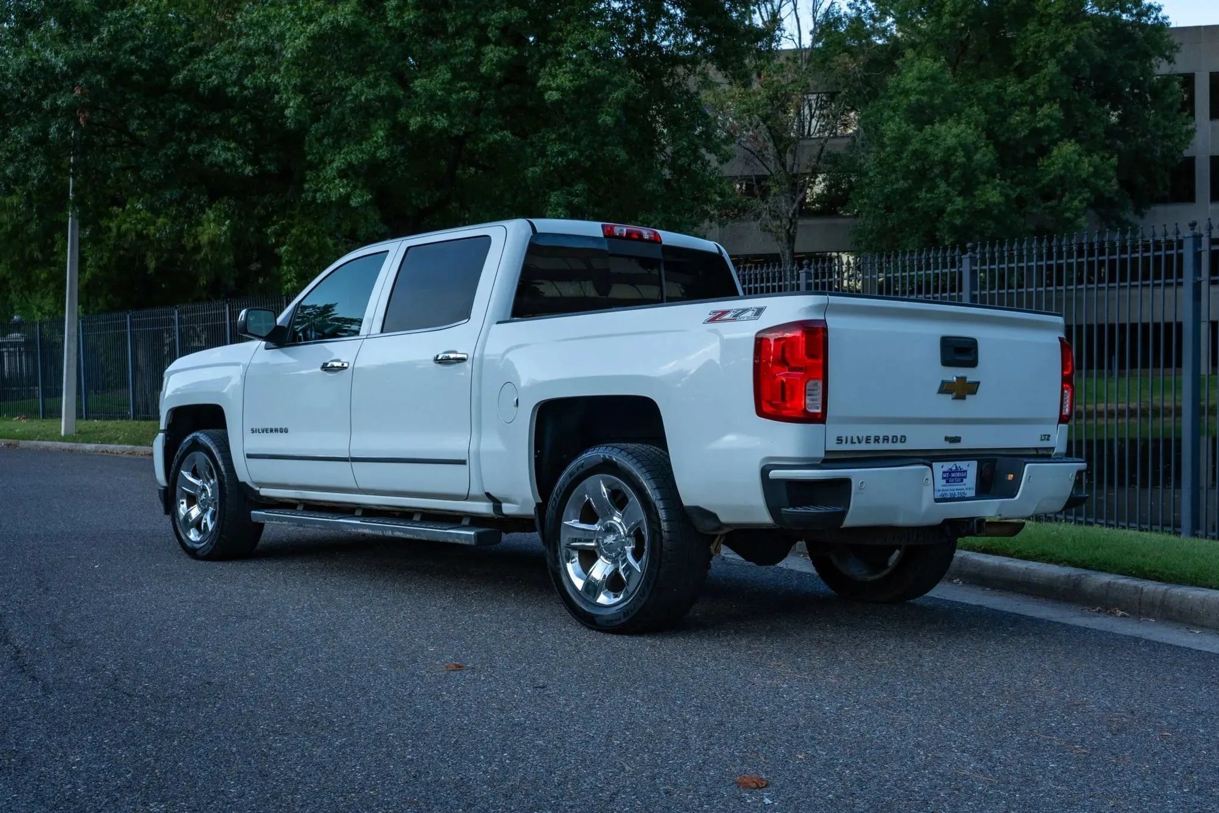 Used 2016 Chevrolet Silverado 1500 LTZ Z71 w/ LTZ Plus Package AWD/4WD image 8