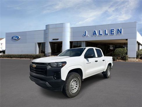 Used 2025 Chevrolet Colorado W/T w/ Advanced Trailering Package AWD/4WD image 1