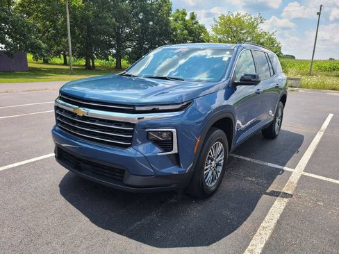 Used 2024 Chevrolet Traverse LT FWD image 7