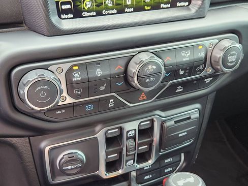 Used 2023 Jeep Wrangler Unlimited Sahara w/ Cold Weather Group image 10