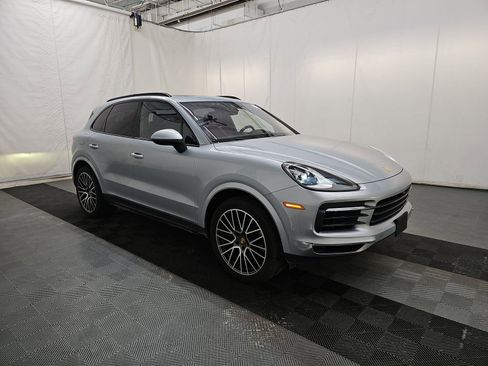 Used 2023 Porsche Cayenne AWD/4WD image 4