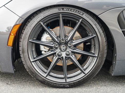 Used 2025 Toyota GR86 Premium w/ ALL Weather Mat Package (TMS) image 10