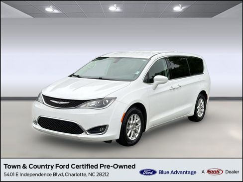 Used 2020 Chrysler Pacifica Touring FWD image 1