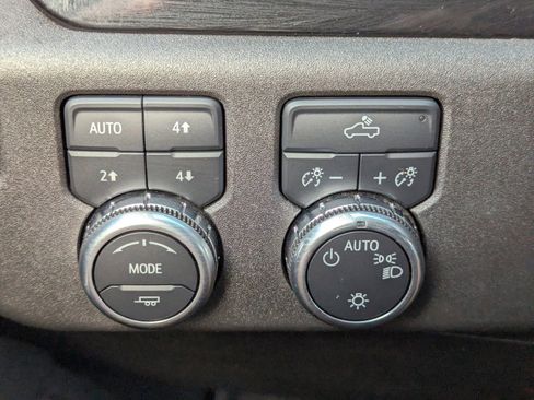 Used 2024 GMC Sierra 1500 SLE image 31