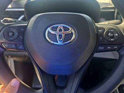 Used 2022 Toyota Corolla LE FWD image 9