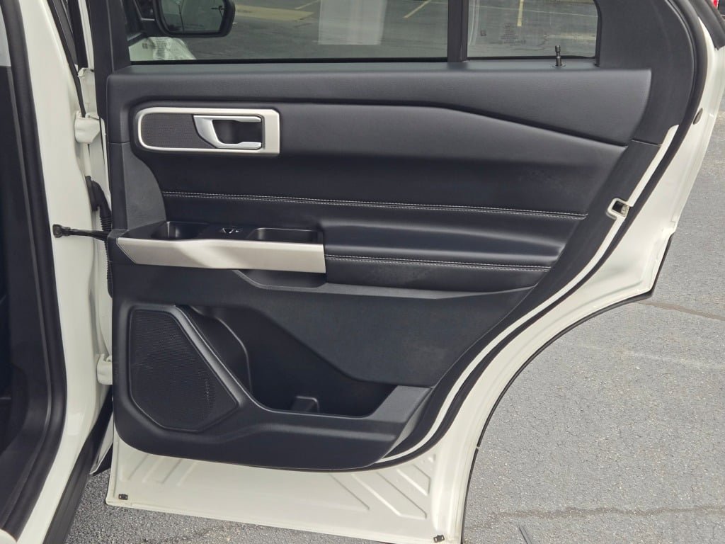 Used 2023 Ford Explorer XLT w/ Equipment Group 202A AWD/4WD image 8