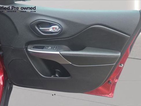 Certified 2019 Jeep Cherokee Limited AWD/4WD image 13